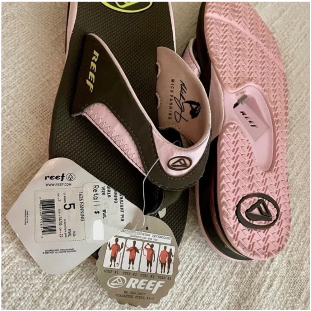 NWT Reef Nick Fanning Women’s Size 5 Sandals Bottle Opener Sole